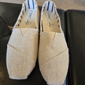 TOMS Women's Cream Slip-On Shoes